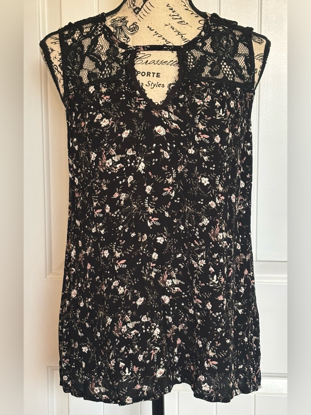 Warehouse One Size XL Sleeveless Black Floral Lace Yoke Women's Top